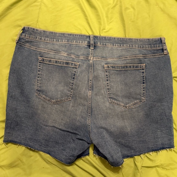 Torrid Perfect 5” Short - Picture 4 of 4